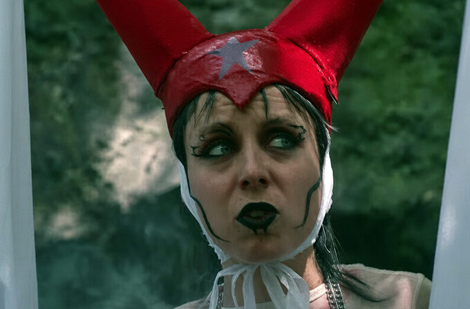 JeanneTo image du clip "de rêves et de sang"